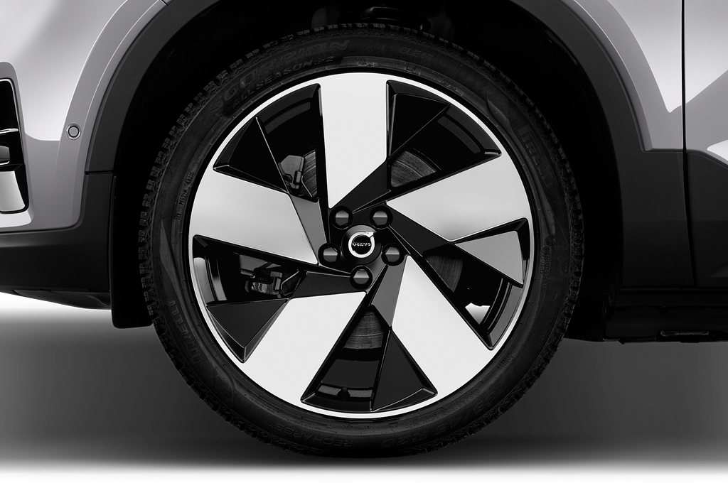 Volvo XC40 Recharge (Baujahr 2022) Ultimate 5 Türen Reifen und Felge