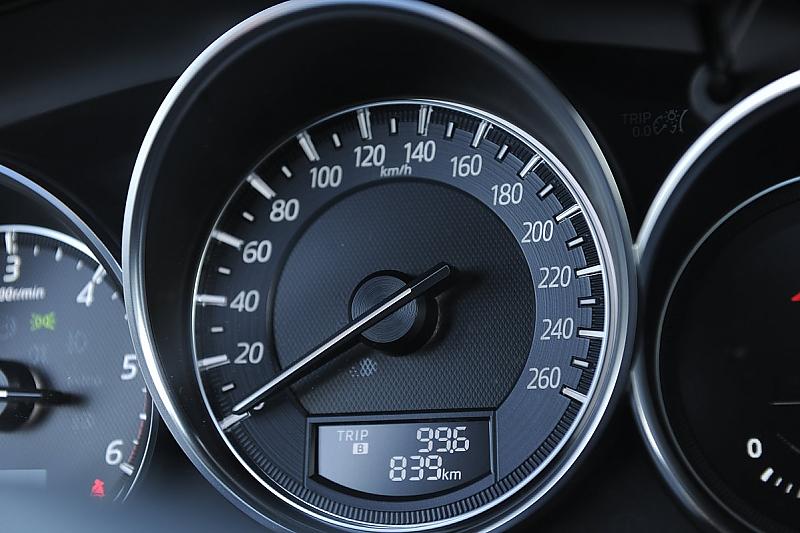 Mazda 6 Kombi D 150 AWD - neue Instrumente