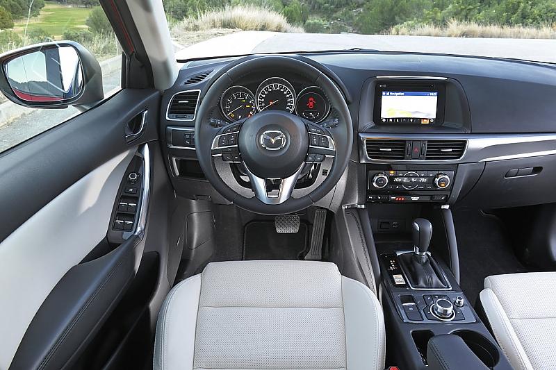 Der Innenraum des Mazda CX-5 Skyactiv-G 192 AWD zeigt sich deutlich verbessert