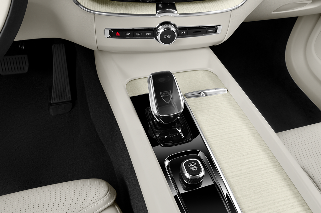 Volvo XC60 Recharge (Baujahr 2022) Inscription 5 Türen Schalthebel