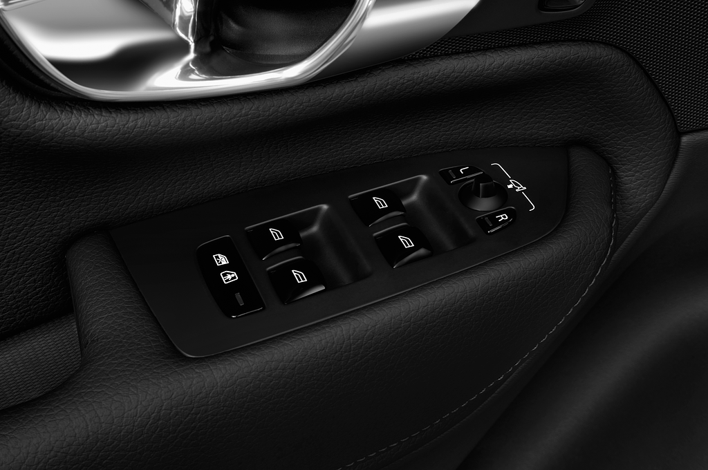 Volvo XC90 (Baujahr 2020) Momentum 5 Türen Bedienungselemente Tür