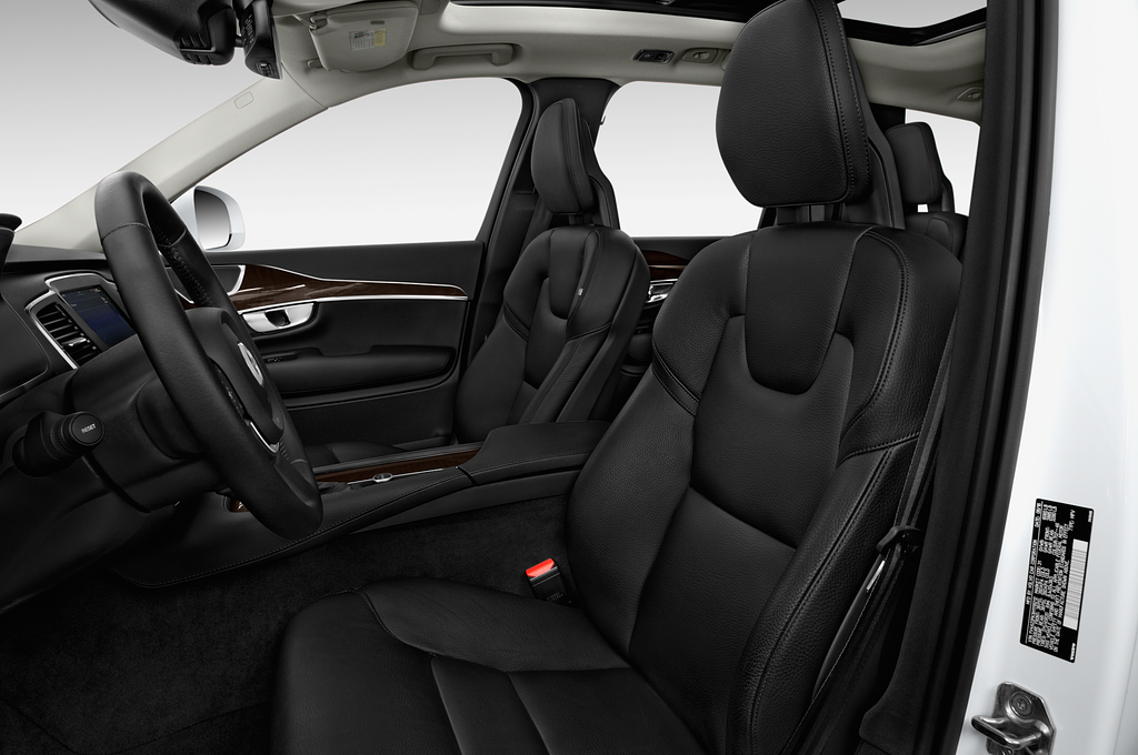 Volvo XC90 (Baujahr 2020) Momentum 5 Türen Vordersitze