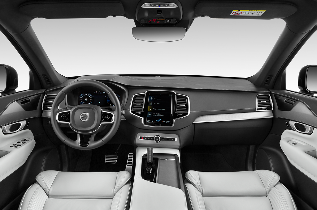 Volvo XC90 Recharge (Baujahr 2022) Ultimate Chrome 5 Türen Cockpit und Innenraum