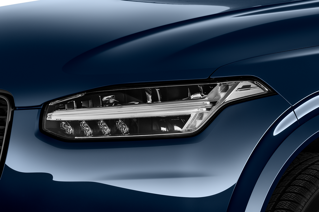 Volvo XC90 Recharge (Baujahr 2022) Ultimate Chrome 5 Türen Scheinwerfer
