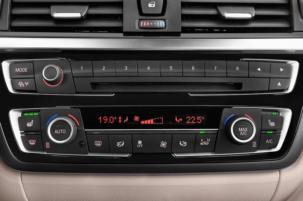 BMW 4 Series (Baujahr 2015) Modern Line 2 Türen Radio und Infotainmentsystem