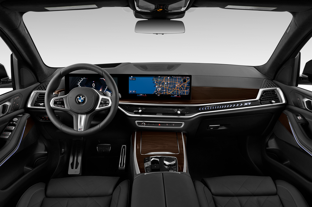 BMW X7 (Baujahr 2023) M Sportpaket 5 Türen Cockpit und Innenraum