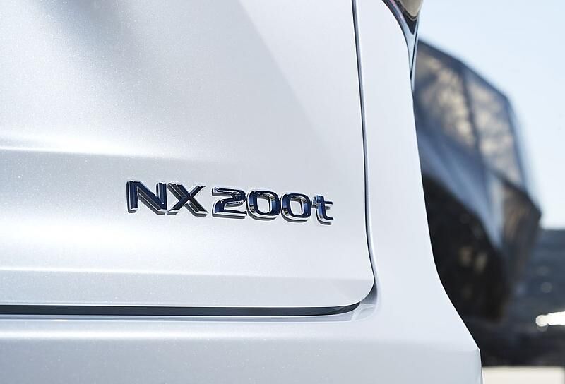 Endlich ist ein reiner Benzinmotor für den Lexus NX erhältlich.