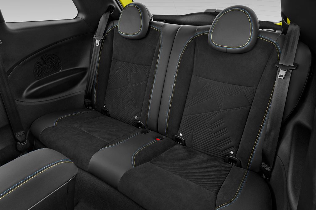 Abarth 500e (Baujahr 2023) Turismo 3 Türen Rücksitze
