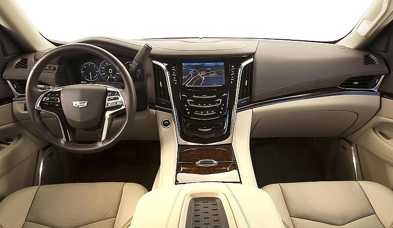 Das Cockpit im Cadillac Escalade wirkt übersichtlich