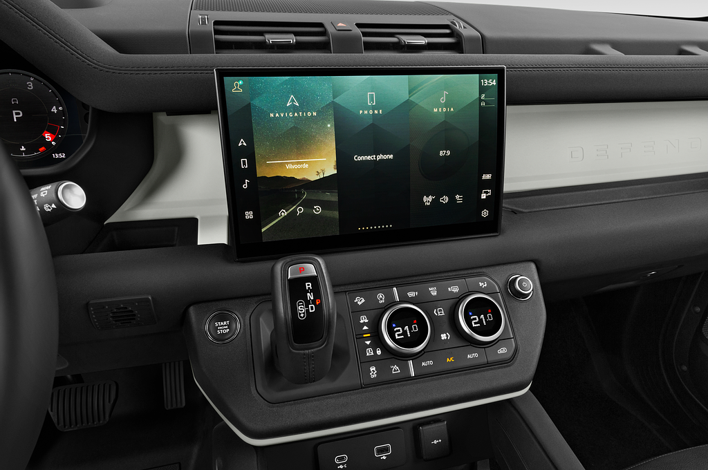 Land Rover Defender 130 (Baujahr 2023) X Dynamic SE 5 Türen Mittelkonsole