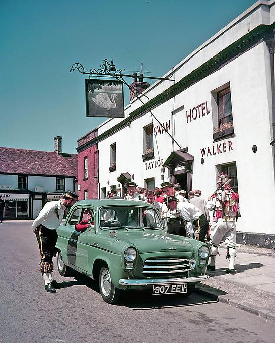 1953 sorgte der Ford Anglia 100E für Aufsehen.