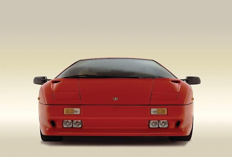 Der Lamborghini Diablo startet seine Erfolgsgeschichte im Jahr 1990.