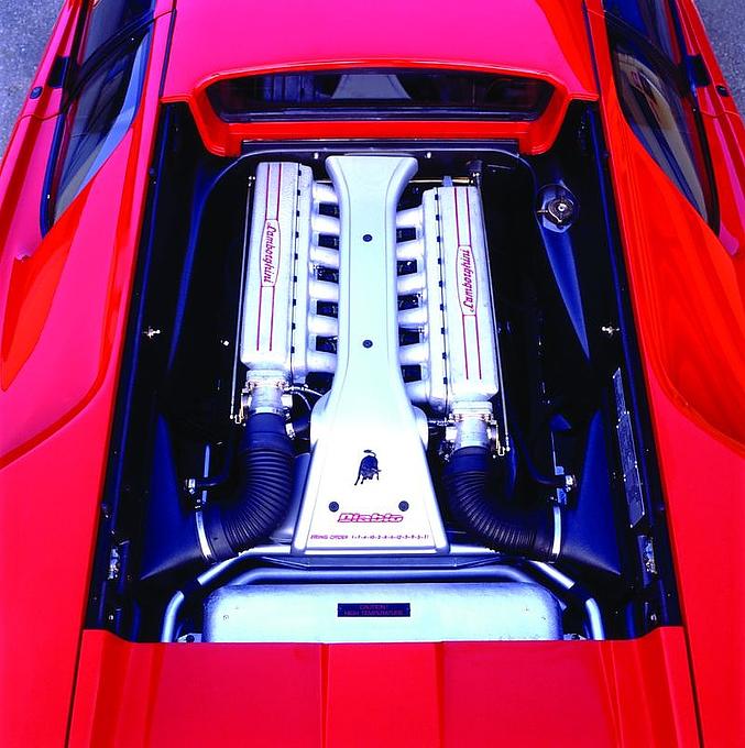 Der Zwölfzylindermotor des Lamborghini Diablo VT.
