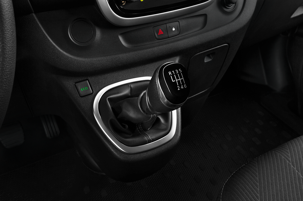 Renault Trafic (Baujahr 2023) Komfort 4 Türen Schalthebel