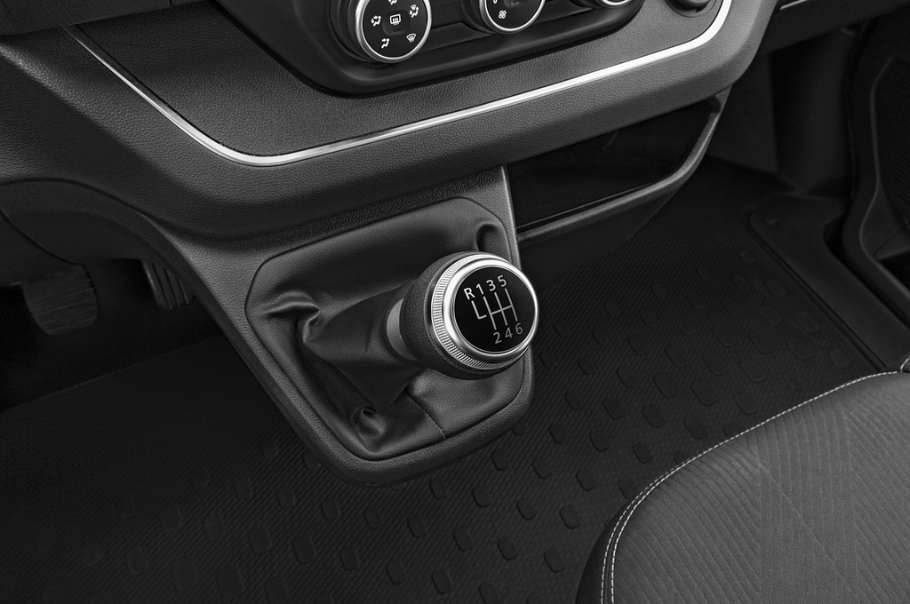 Renault Trafic (Baujahr 2023) Komfort 4 Türen Schalthebel