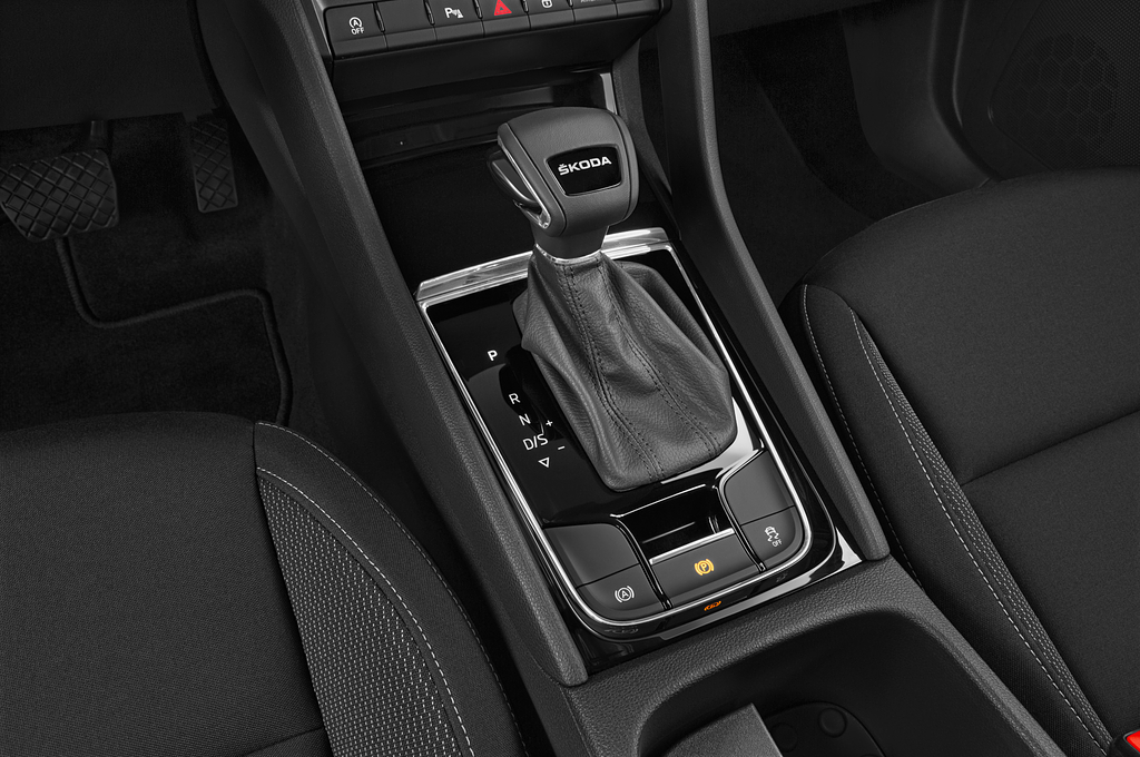 Skoda Karoq (Baujahr 2023) Selection 5 Türen Schalthebel