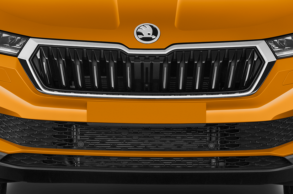 Skoda Karoq (Baujahr 2023) Selection 5 Türen Kühlergrill und Scheinwerfer