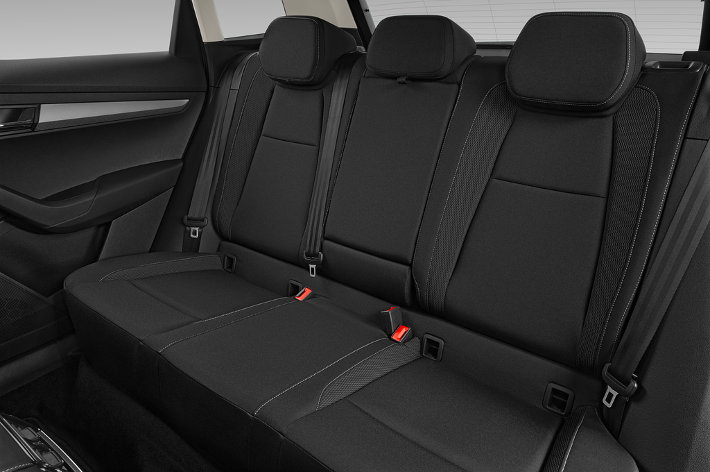 Skoda Karoq (Baujahr 2023) Selection 5 Türen Rücksitze