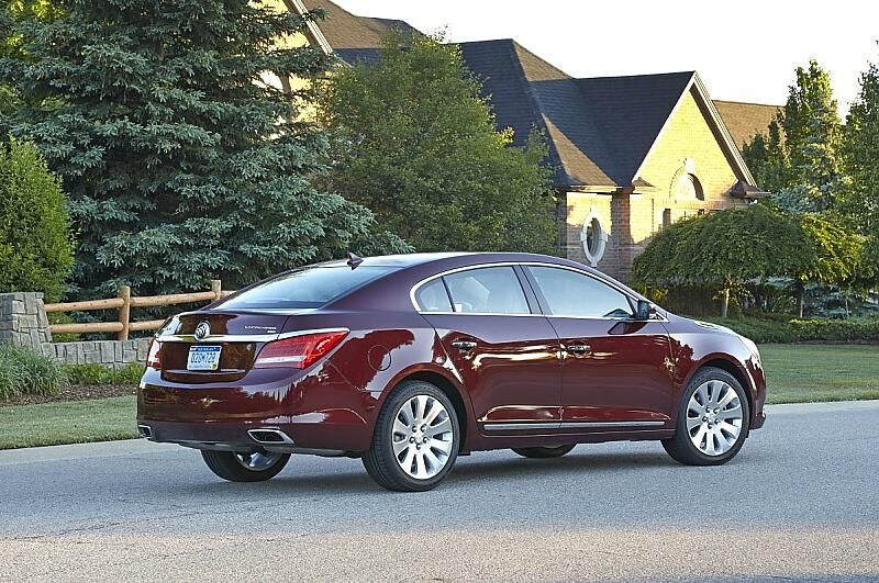 Buick LaCrosse - fährt gegen BMW 5er und Mercedes E-Klasse