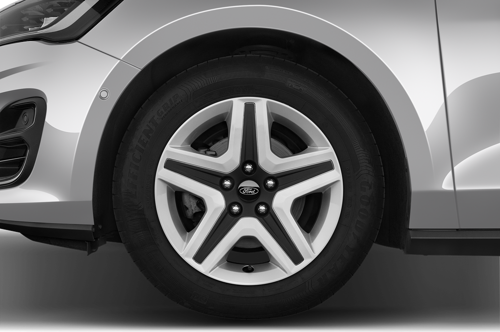 Ford Focus (Baujahr 2023) Titanium 5 Türen Reifen und Felge