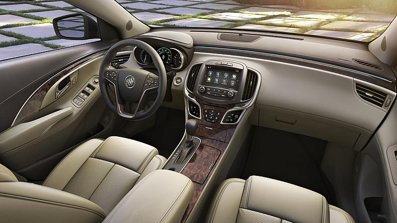 Der Innenraum des Buick LaCrosse 2015