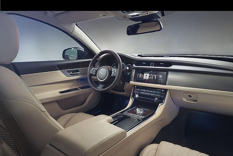Jaguar XF (118)
