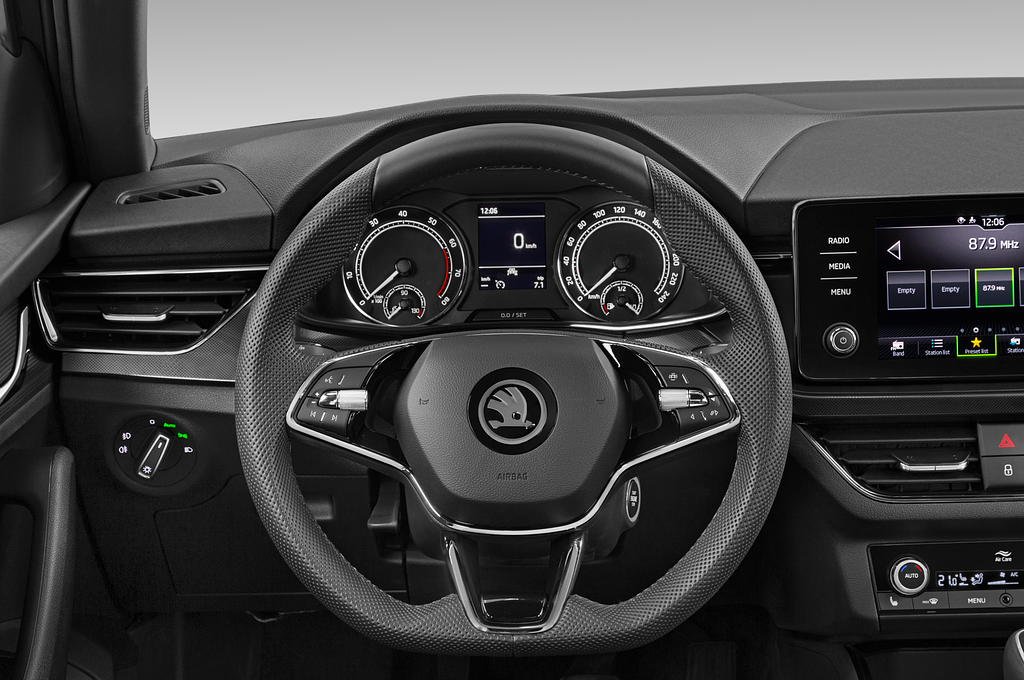 Skoda Scala (Baujahr 2023) Selection 5 Türen Lenkrad