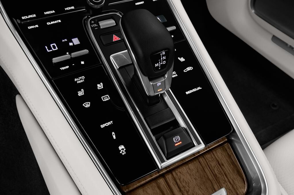 Porsche Panamera Turbo (Baujahr 2018) - 5 Türen Schalthebel