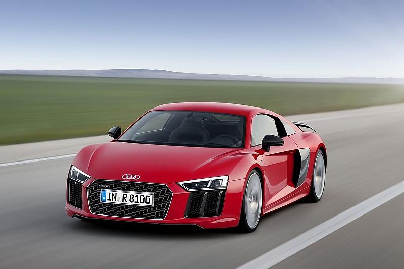 Der Audi R8 V10 plus liegt ruhig auf der Straße