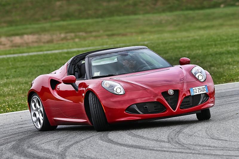 Alfa Romeo 4C Spider - die direkte Lenkung hat so ihre Tücken