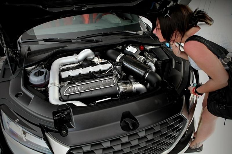 Der 5-Zylinder des Audi TT Clubsport Turbo wird mit zwei Turboladern unterstützt, einer davon elektrisch angetrieben