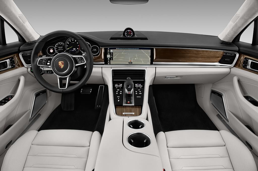 Porsche Panamera Turbo (Baujahr 2018) - 5 Türen Cockpit und Innenraum