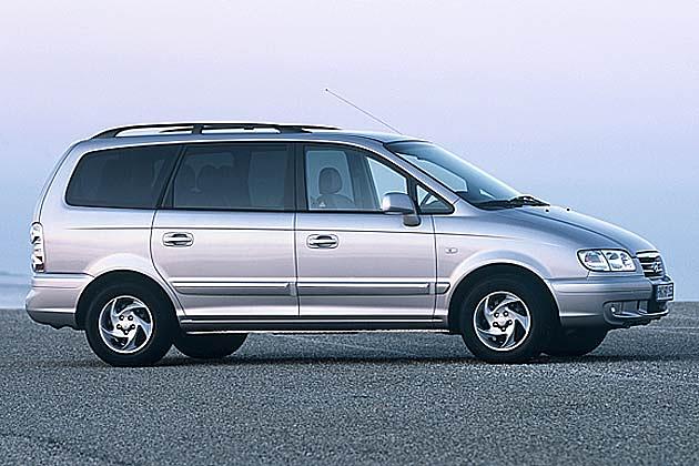 Serienmäßig mit Dachreling: Hyundai Trajet