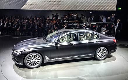 Schönling: Bei seiner Premiere traf der BMW Siebener auf einhellige Begeisterung der anwesenden Journalisten aus aller Welt.