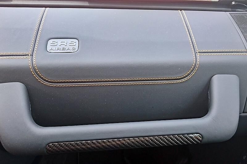 Carbon und Ziernähte, sowie...