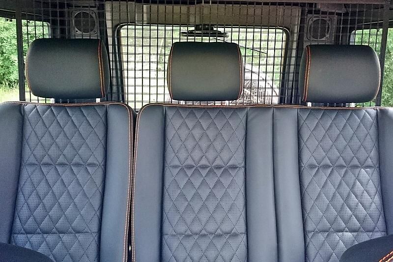 Ziernähte an den Sitzen zeichnen den Mercedes G 63 AMG Crazy Colour aus.