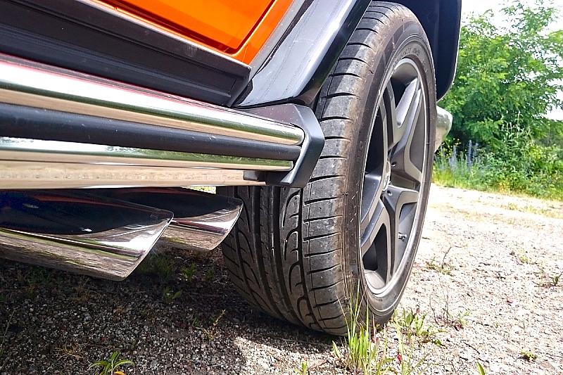 Die Sidepipes finden sich auf beiden Seiten.