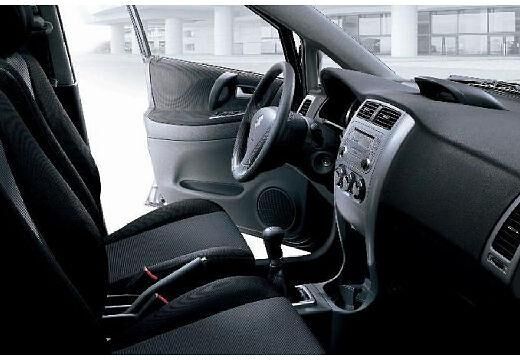 SUZUKI Liana (2001 - 2008) Liana Kombi 1