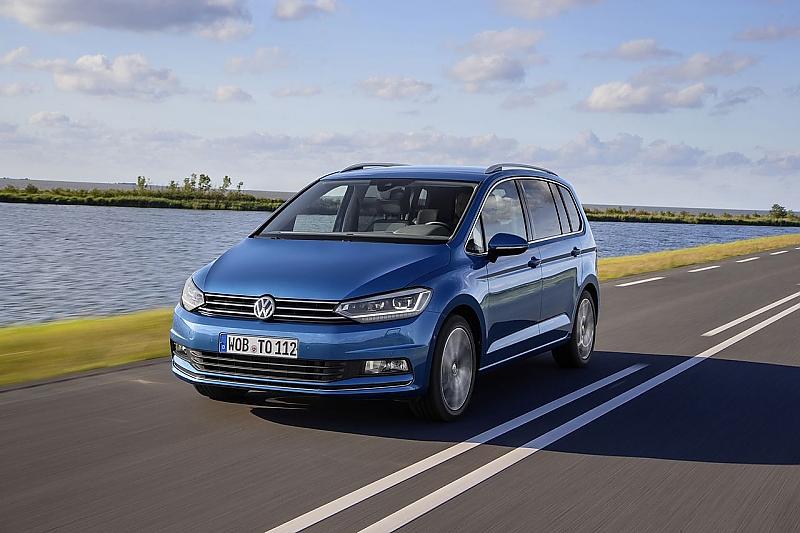Der neue VW Touran hat ein stimmiges aber zurückhaltendes Design, das versucht, den Vorgänger nicht alt aussehen zu lassen