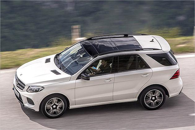 Die Änderungen sind nicht so gravierend, wie man es bei einem Auto mit komplett neuem Namen erwarten würde. Optisch betrifft das Facelift vor allem die Front