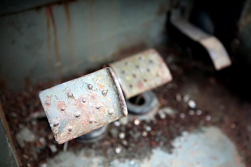Dunsfold Collection: Rost ist in