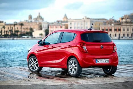Mit vier Türen, großzügigen Einstiegen und einer niedrigen Ladekante macht der neue Opel Karl aber von Beginn an eine gute Figur.