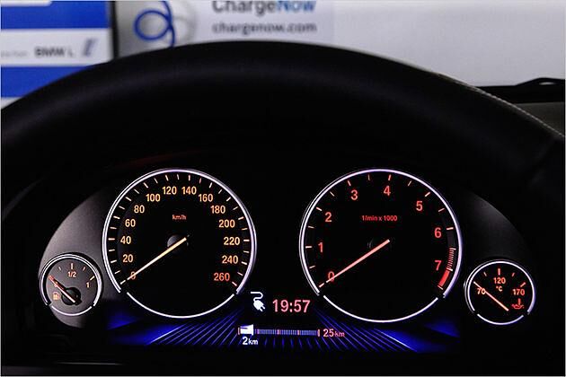 Wie weit das Laden gediehen ist, sieht man im Fahrzeug - oder über eine App am Handy