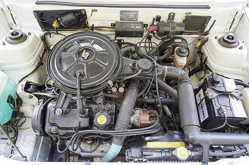 Der 1,0 Liter große Motor des Suzuki Swift 1.0 GL.