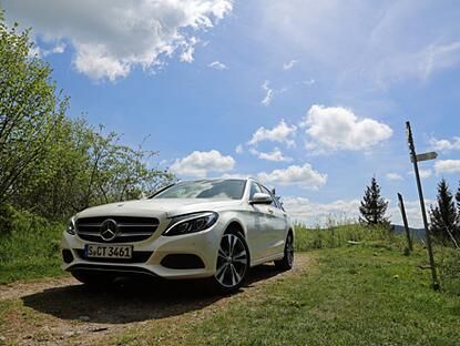 Die aktuelle Generation der Mercedes C-Klasse ist schick, hochwertig, geräumig, schnell – aber leider auch teuer und als Benziner etwas zu durstig, weshalb wir zum 204 PS starken Diesel raten würden. 