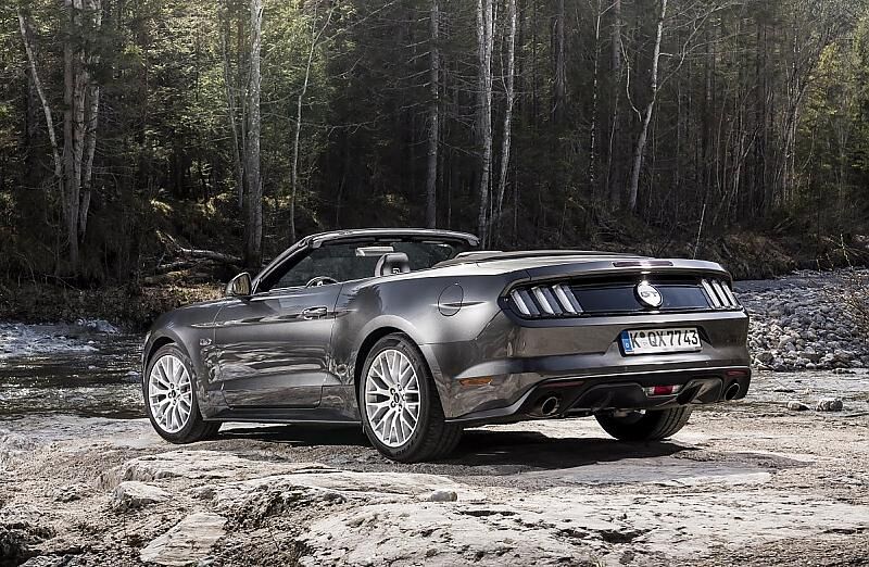 Ford Mustang 5.0 V8 Cabrio - 4,78 Meter lang