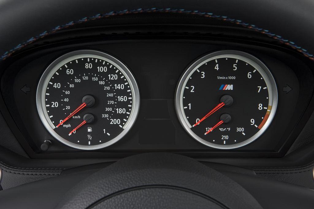 BMW M6 (Baujahr 2010) M6  2 Türen Tacho und Fahrerinstrumente