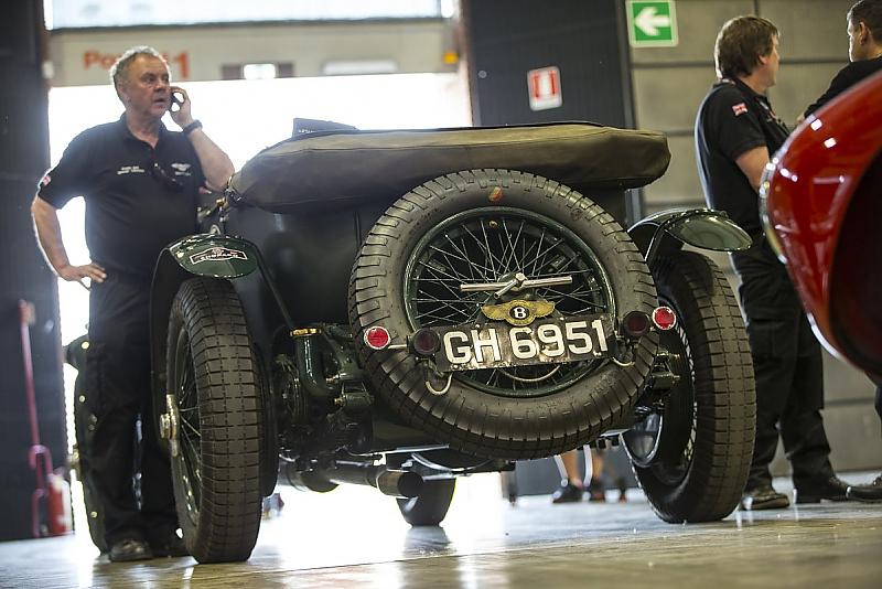 Vorbereitungen zur technischen Abnahme der Mille Miglia