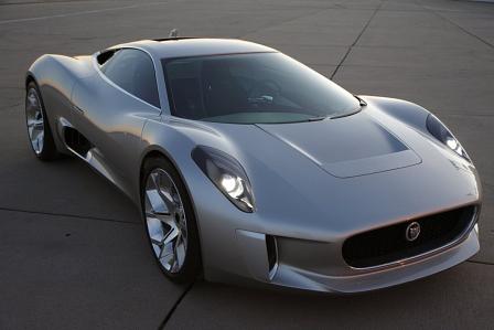 Der Jaguar C-X75 hat die Optik eines Supersportwagens.