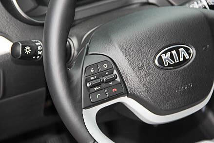 Schöne Grüße von Mutti. Das Lenkrad stammt von Konzernmutter Hyundai.